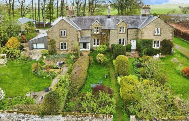 2 bed property, in The Cottage, £200,000