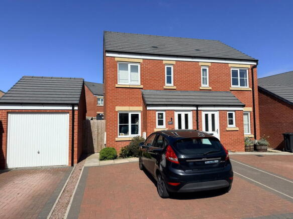 2 bed property, in Kelbarrow Road, £170,000