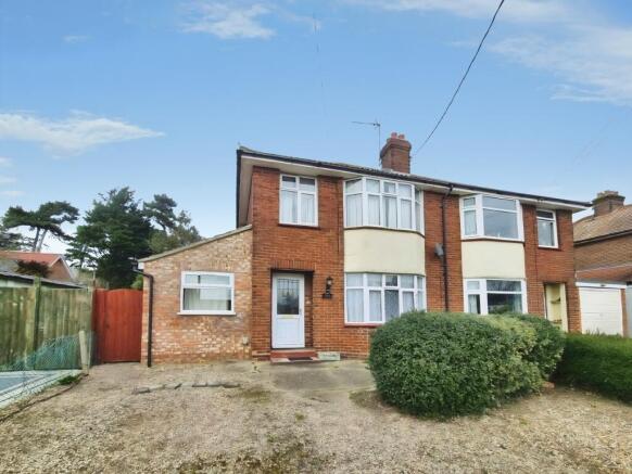 3 bed property, in Estuary Crescent, £250,000