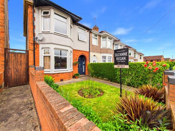 3 bed property, in Gunton Avenue, £240,000