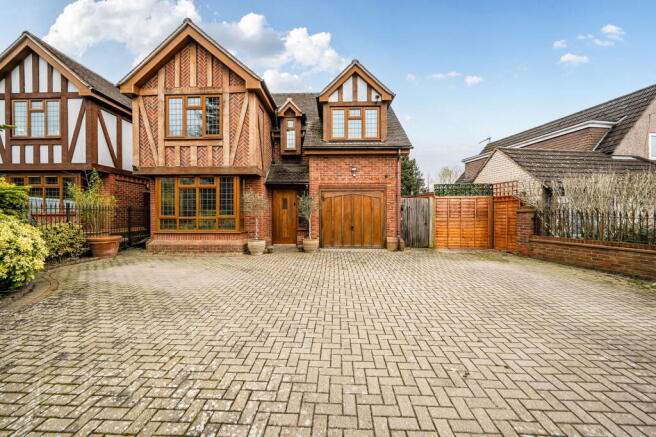 4 bed property, in Wexham Street, £875,000