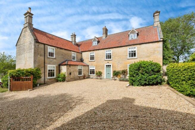 5 bed property, in Home Farm House, £875,000