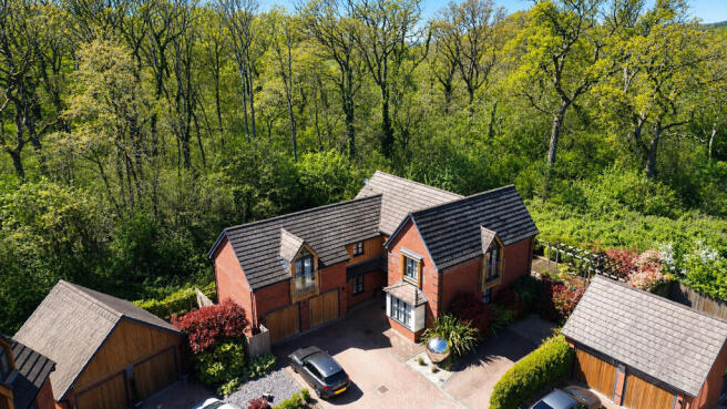 5 bed property, in Winstones Road, £1,150,000