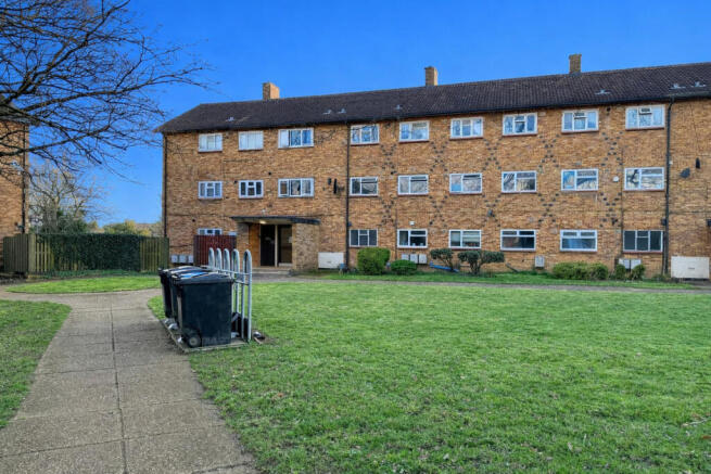 1 bed property, in Briery Way, £200,000