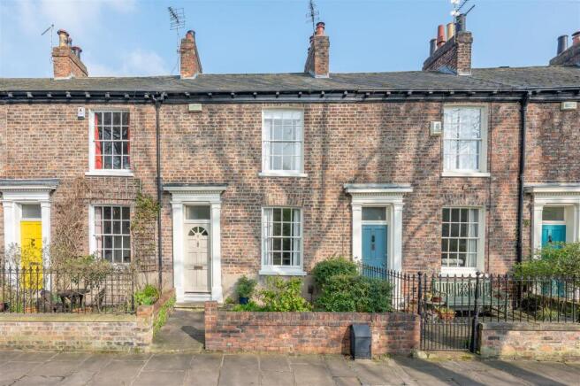 2 bed property, in Dewsbury Terrace, £400,000