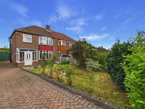 3 bed property, in Bent Lathes Avenue, £240,000