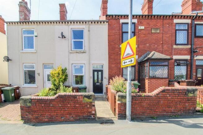 2 bed property, in Ouchthorpe Lane, £120,000