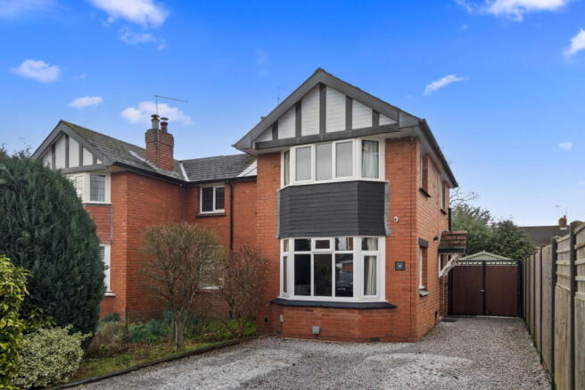 2 bed property, in Bosbury Road, £350,000