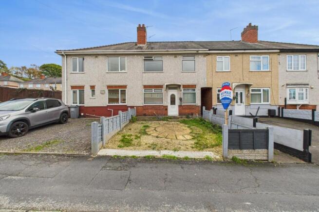 3 bed property, in Codsall Road, £165,000