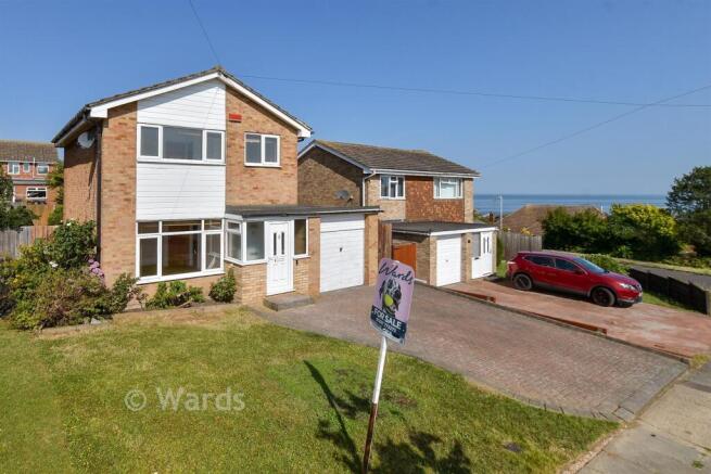 3 bed property, in Meadow Walk, £450,000