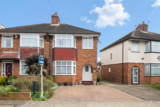 3 bed property, in Blacklands Drive, £535,000