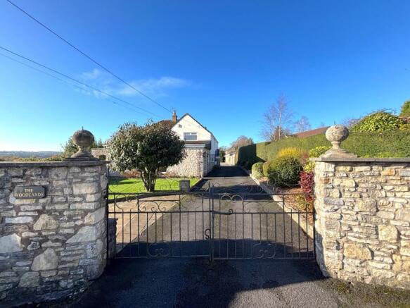 4 bed property, in Woodlands, £680,000