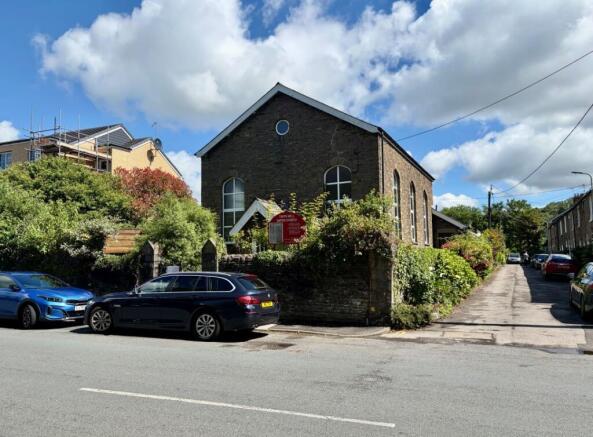 Studio, in Cardiff Road, £145,000