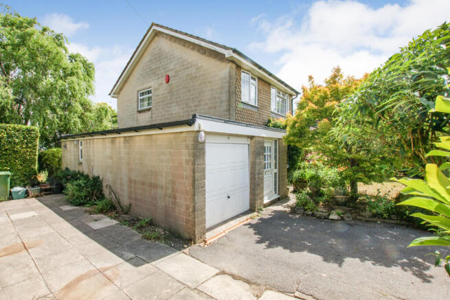 3 bed property, in Rush Hill, £440,000