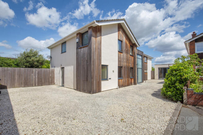 5 bed property, in Karen Close, £825,000