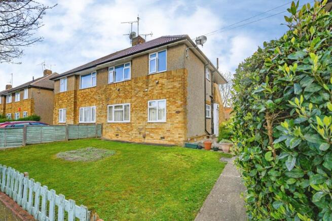 2 bed property, in Roman Road, £210,000