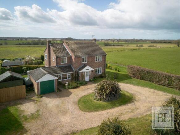 4 bed property, in Colchester Road, £600,000