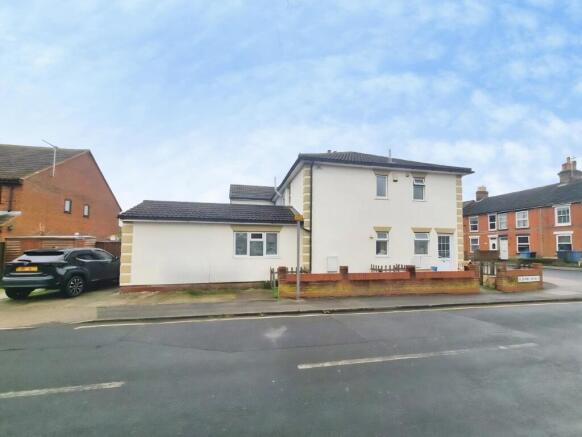 2 bed property, in Kirby Street, £239,000