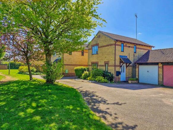 3 bed property, in 8 Birch Close, £268,950