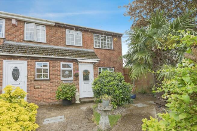 3 bed property, in Main Road, £485,000
