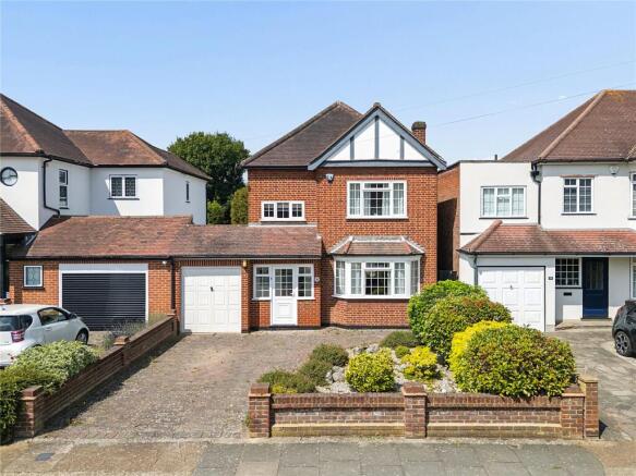 3 bed property, in Claremont Gardens, £900,000