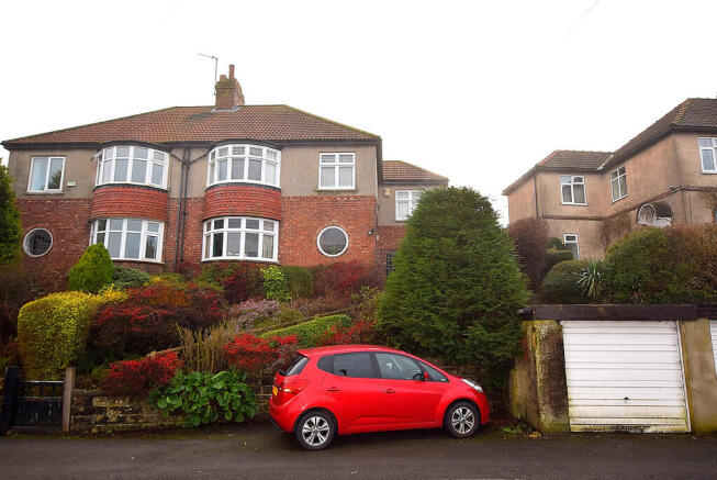 4 bed property, in Rimington Avenue, £325,000
