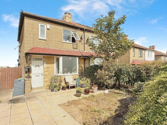 2 bed property, in Owlcotes Road, £230,000