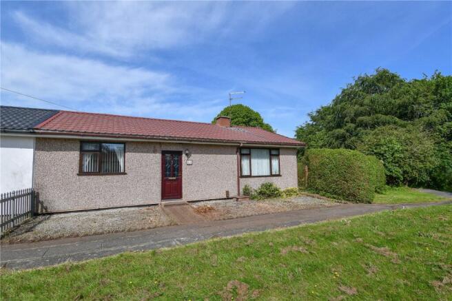 2 bed property, in Hillside Drive, £180,000