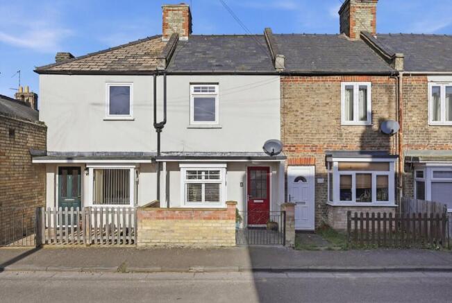 2 bed property, in Newmarket, £240,000
