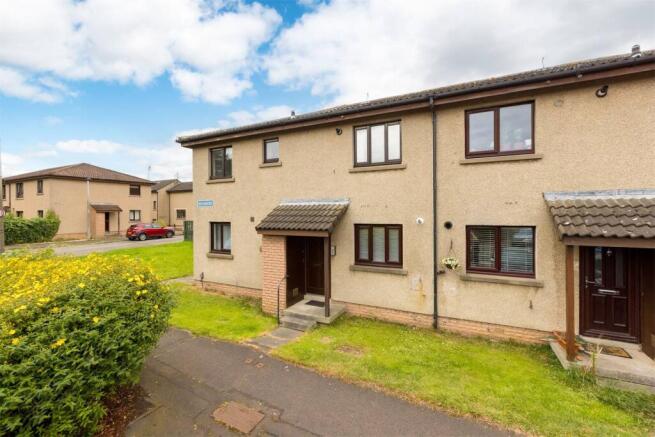 2 bed property, in Milnacre, £240,000