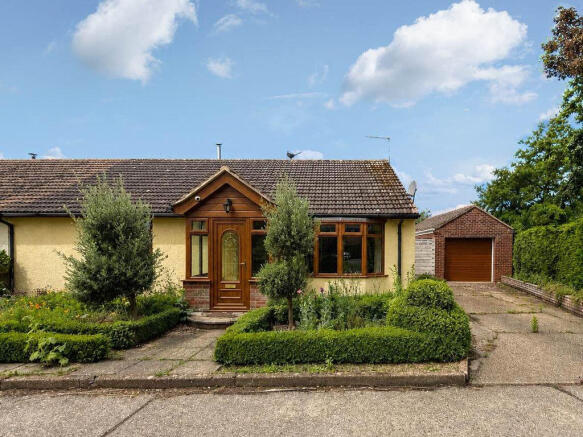3 bed property, in Rose Walk, £240,000