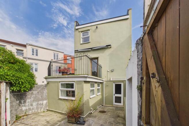 2 bed property, in Cottage - Garden & Parking, £235,000