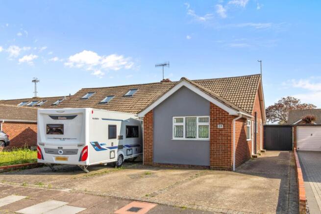 4 bed property, in Twyford Close, £475,000