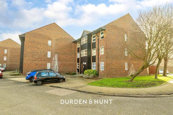 1 bed property, in Veronica Close, £180,000