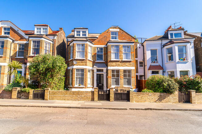 2 bed property, in Hornsey Rise Gardens N19, £500,000