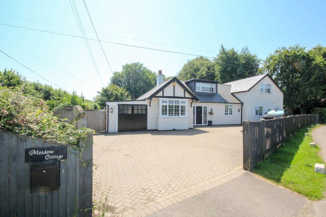 4 bed property, in Alkham - Offers in Excess of £800, £800,000