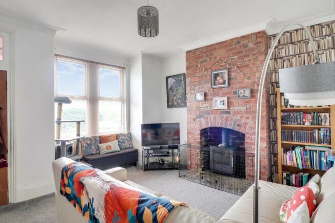 2 bed property, in Station Road, £170,000