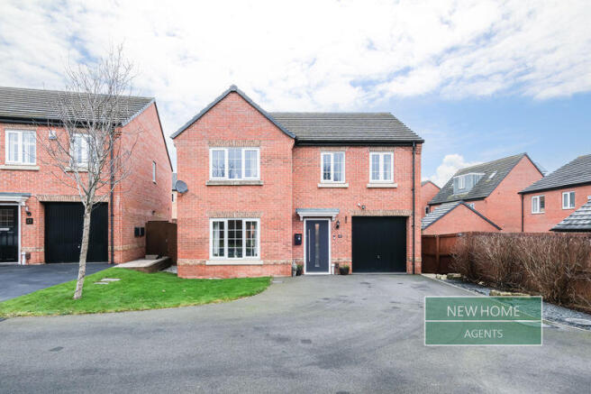 4 bed property, in Oak Drive Whinmoor, £425,000