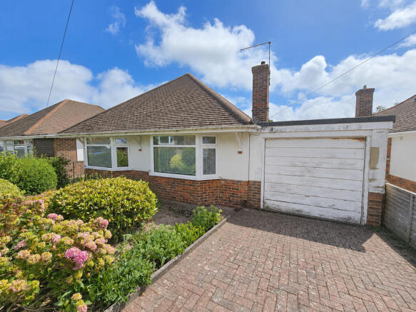 2 bed property, in Green Field Close, £475,000