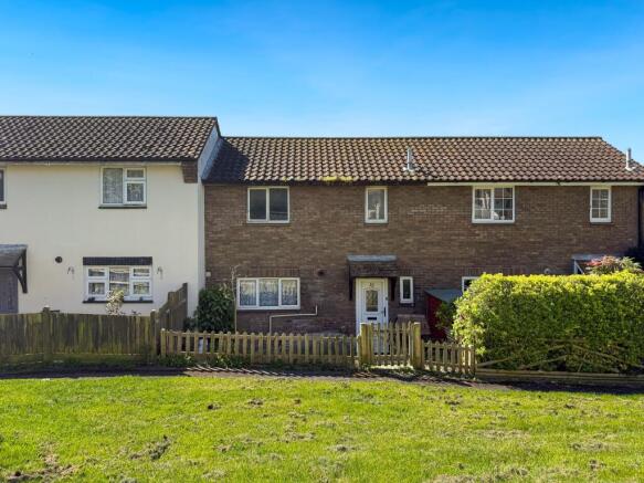 3 bed property, in Findon Road, £270,000