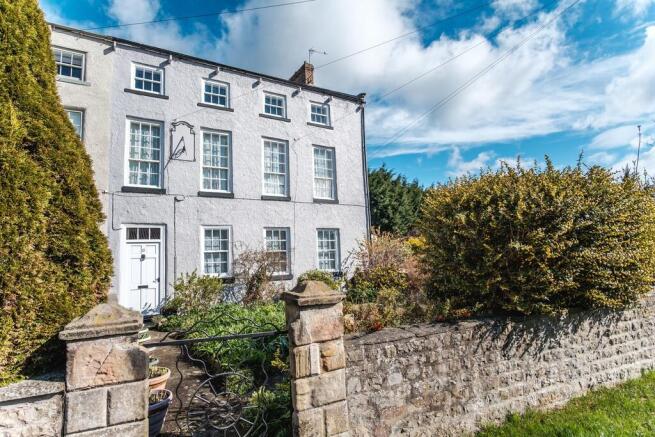5 bed property, in Richmond Road, £435,000
