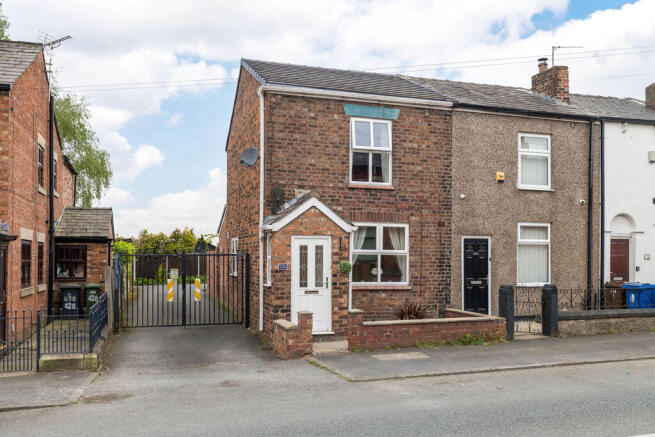 2 bed property, in Warrington Road, £140,000