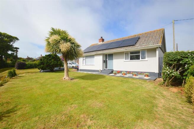 2 bed property, in Mallards, £350,000