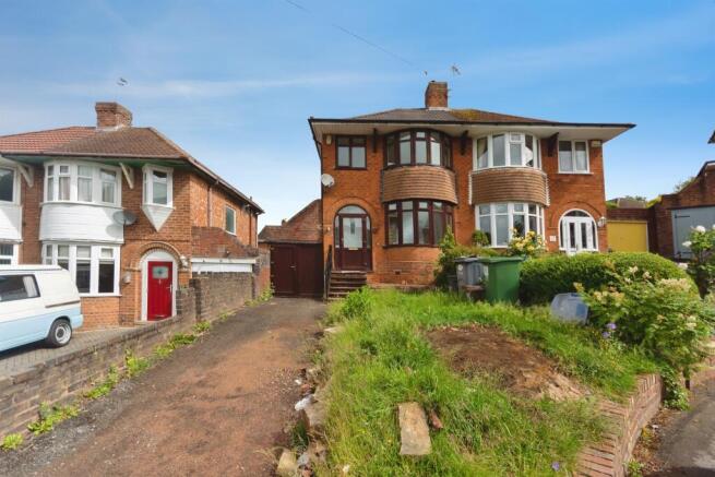 3 bed property, in St. Katherines Road, £320,000