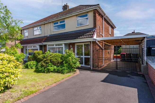 3 bed property, in Austen Drive, £180,000