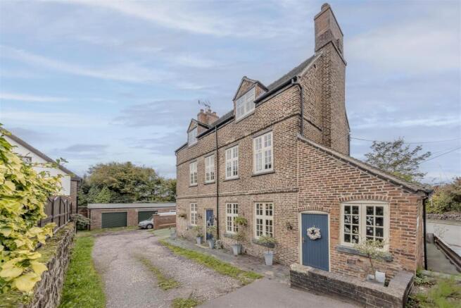 5 bed property, in High Street, £525,000