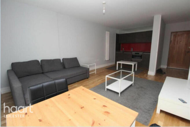 1 bed property, in Shires Lane, £120,000
