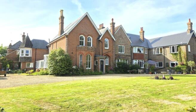 3 bed property, in Ninfield Road, £350,000