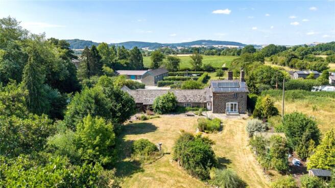 3 bed property, in Walford, £450,000