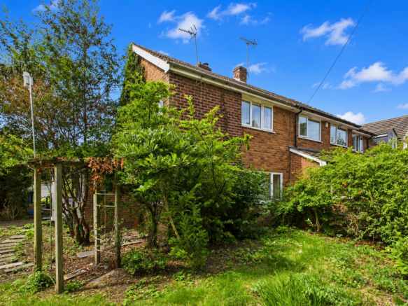 3 bed property, in Meddins Close, £320,000